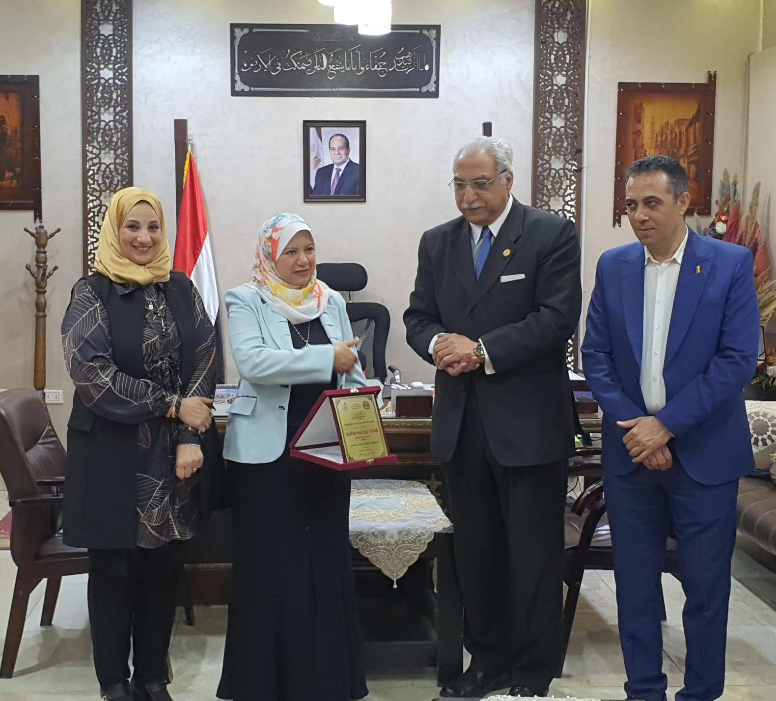 497753886_1204254444825224_3495678415288351697_n مدير تعليم القليوبية... يكرم مديري ووكلاء الإدارات والمعلمين المتميزين على مستوى المحافظة